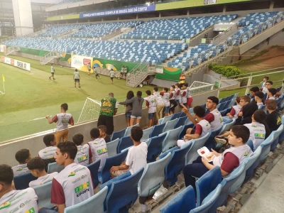 Coordenadoria de Esporte leva alunos dos projetos à Arena Pantanal em Cuiabá.