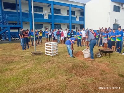  Estudantes da rede de ensino de Nova Marilândia realizam plantio de mudas para celebrar o Dia Nacional do Pau-Brasil.