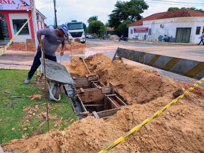 Serviço de engenharia na pavimentação asfáltica e drenagem de água pluvial na Avenida Mato Grosso