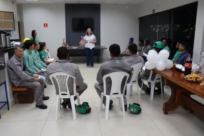 Secretaria de saúde finaliza campanha Janeiro Branco com com ação sobre saúde mental em empresa local.